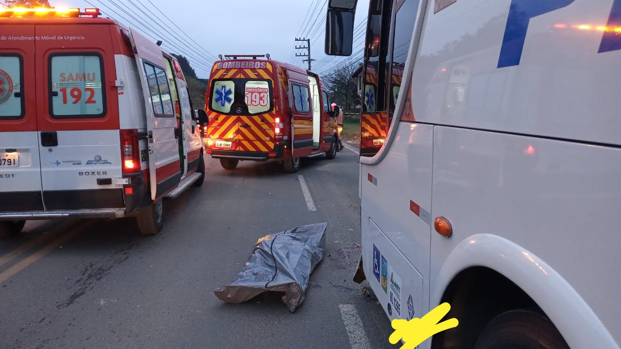 Colisão entre moto e ônibus tira a vida de jovem no Alto Vale 