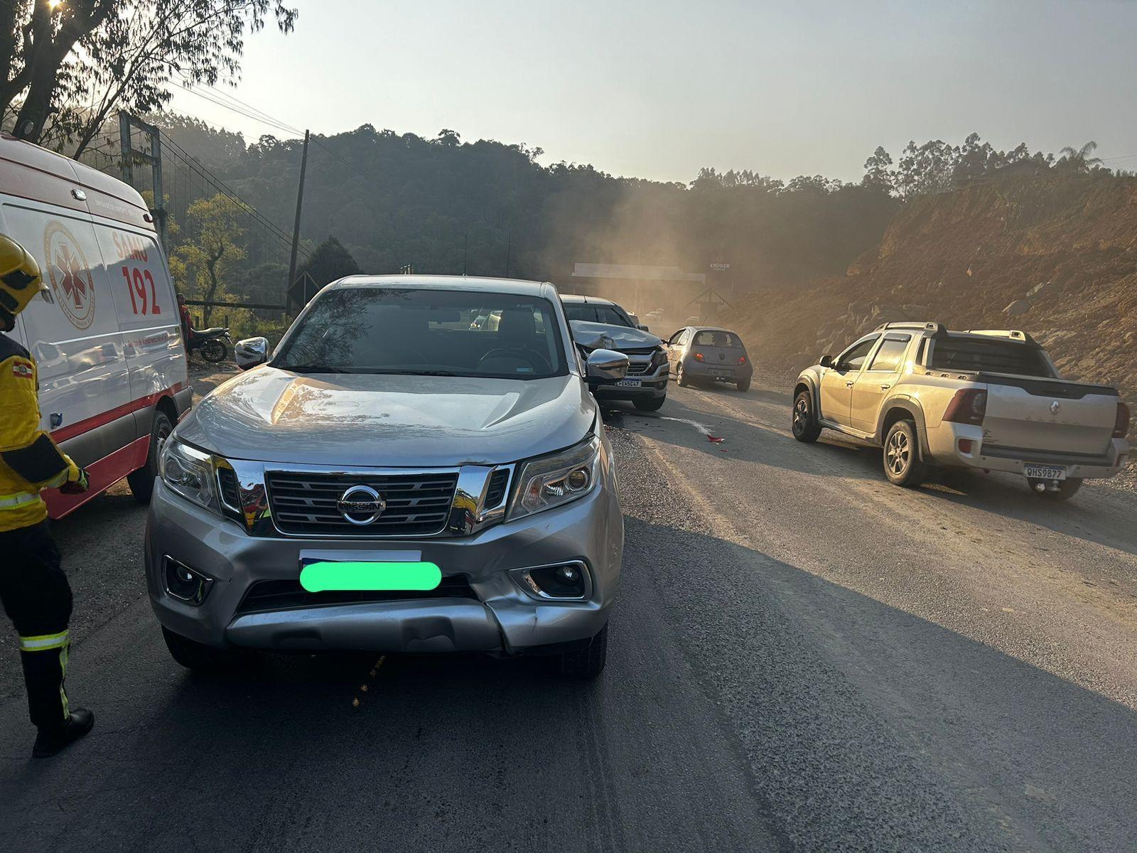 Colisão envolve vários veículos na SC-350 em Aurora 