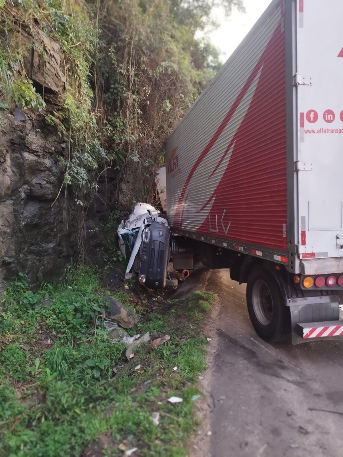 Colisão envolvendo quatro veículos deixa feridos graves na BR-470