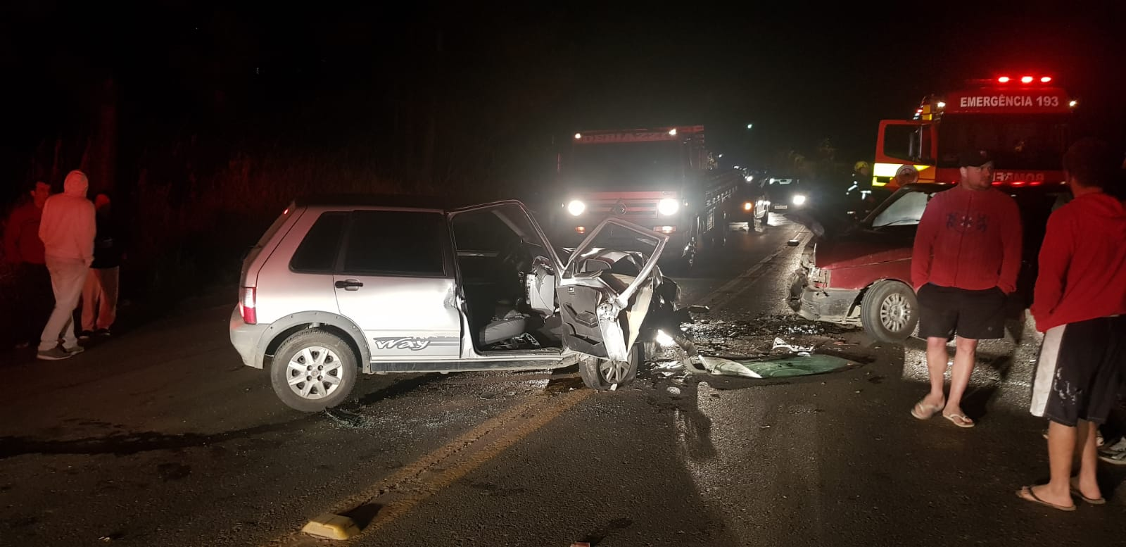 Colisão frontal entre dois veículos deixa uma pessoa ferida e outro motorista fugiu
