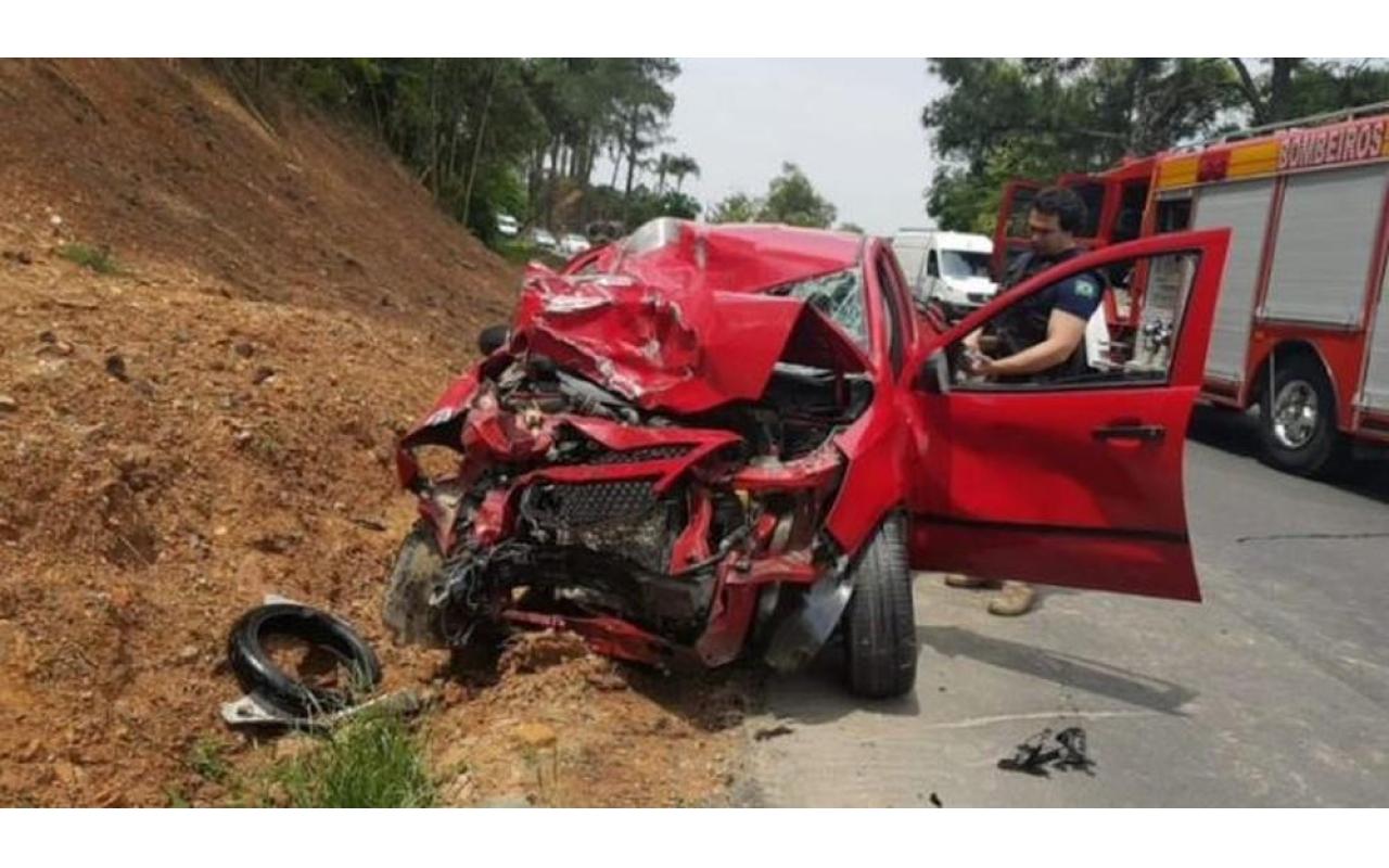 Colisão frontal entre moto e carro deixa dois mortos na BR-470 no Alto Vale do Itajaí