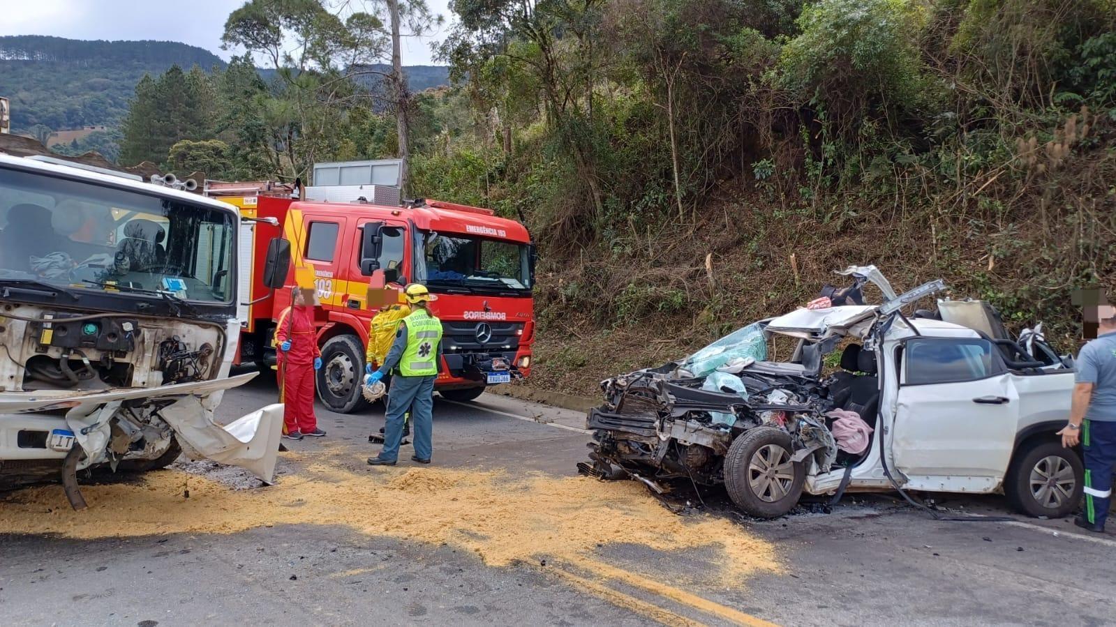 Colisão frontal tira a vida de mulher em Alfredo Wagner
