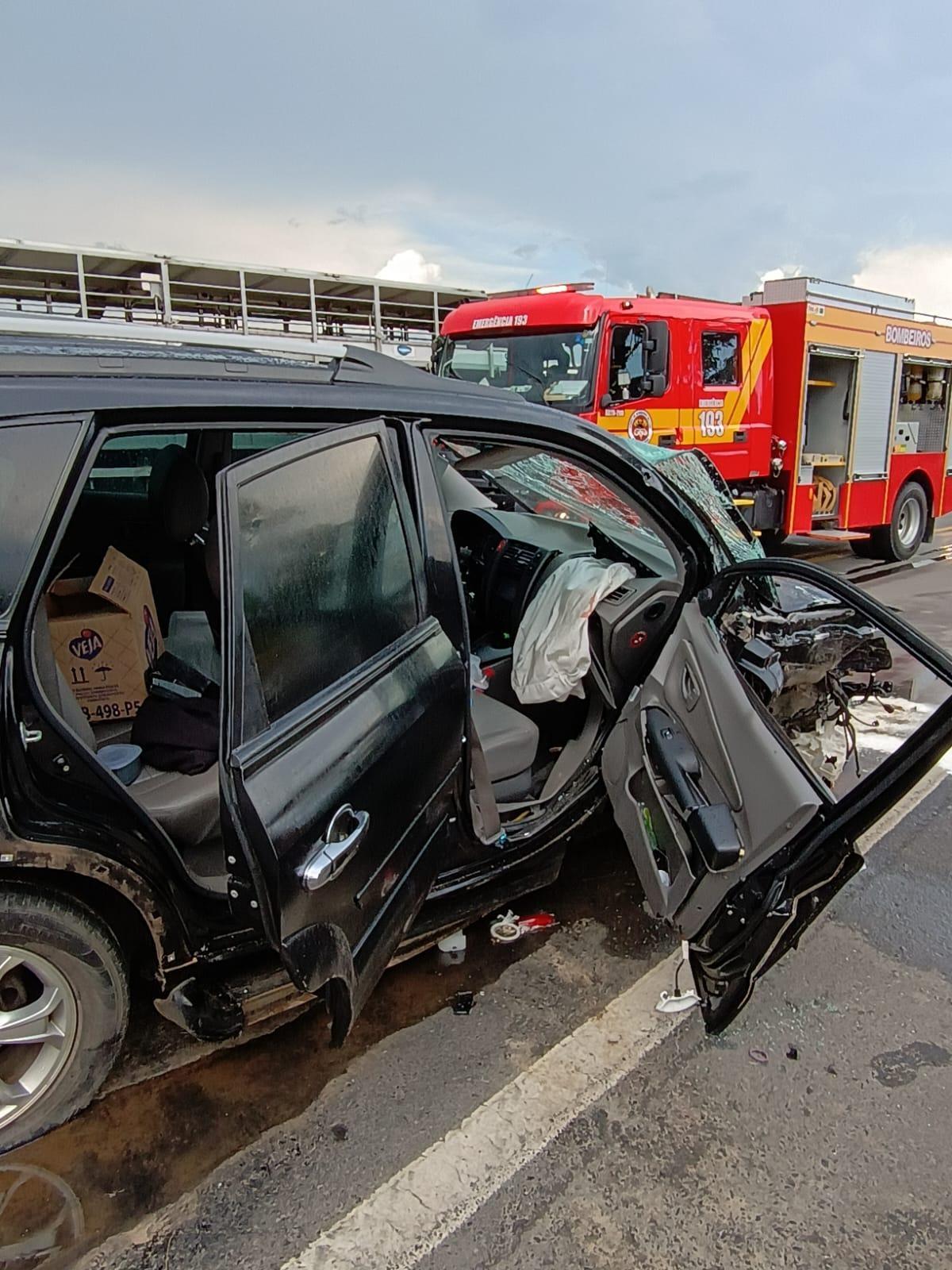 Colisão na BR-470 deixa quatro feridos e uma pessoa morta
