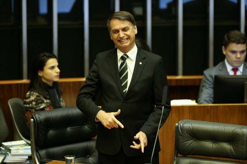Com decreto, pessoas acima de 25 anos podem ter até 4 armas de fogo