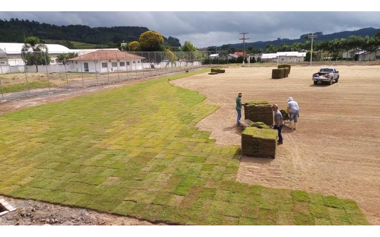 Começa a colocação do gramado no novo Estádio Antonio Vandresen em Ituporanga  