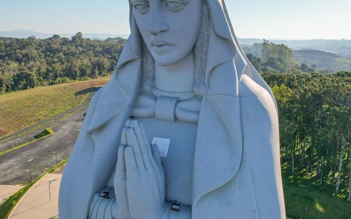 Complexo de Nossa Senhora de Lourdes e do Louvor mantém programação religiosa em homenagem à Padroeira do Brasil
