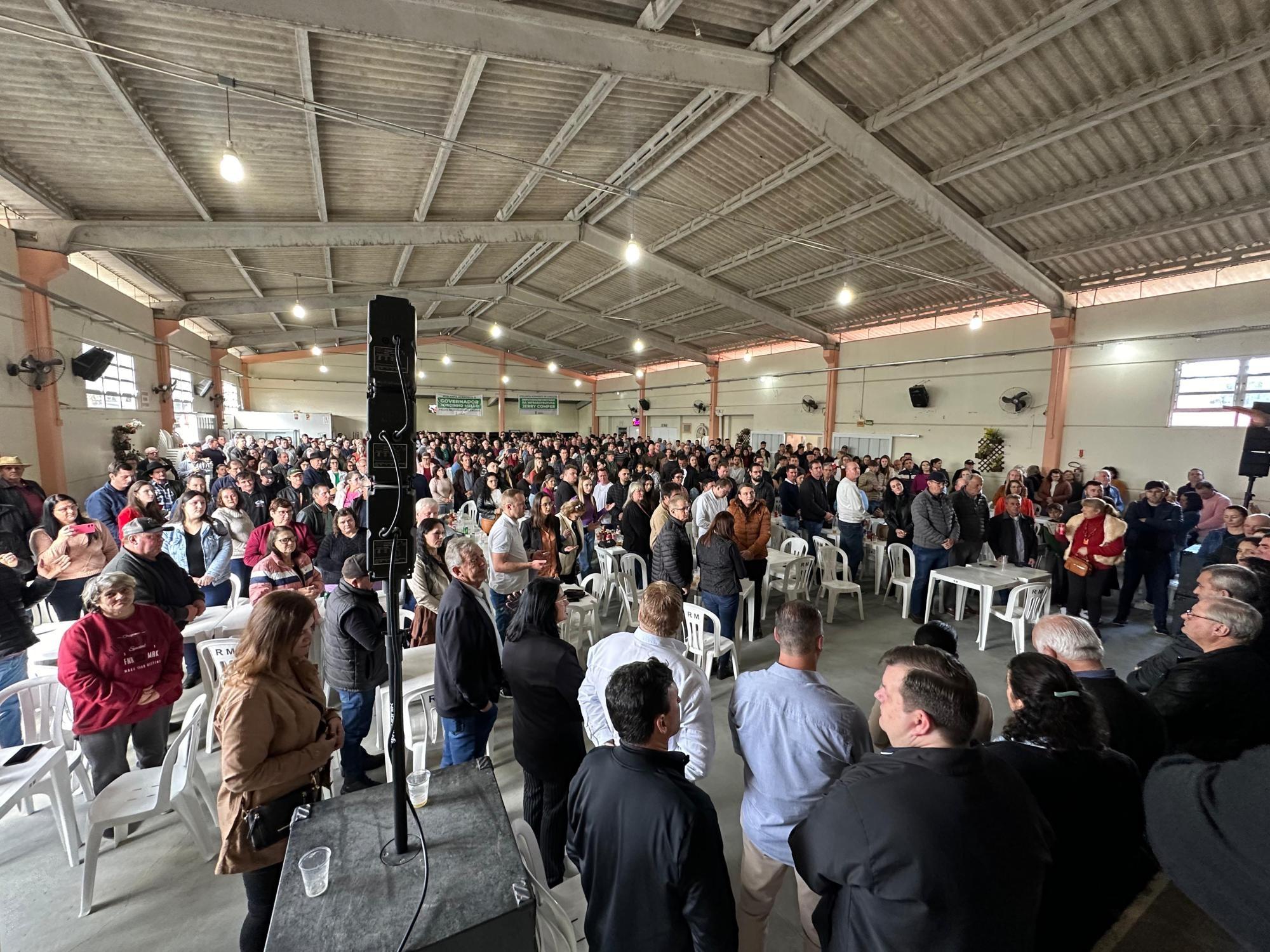 Comunidade de Atalanta comemora chegada do asfalto após décadas de espera