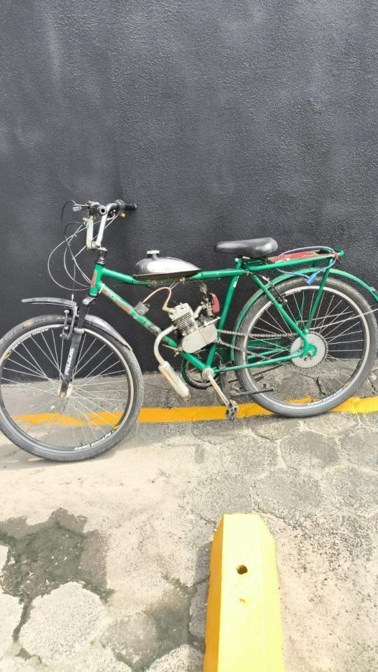 Condutor de bicicleta modificada fica ferido em acidente com carro no Alto Vale