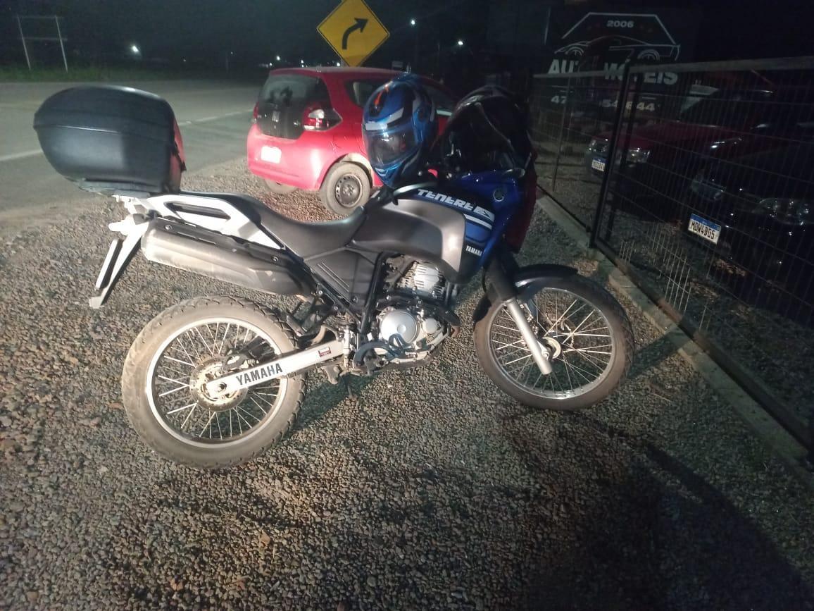 Condutor foge após acidente na SC-110 e motociclista fica ferido