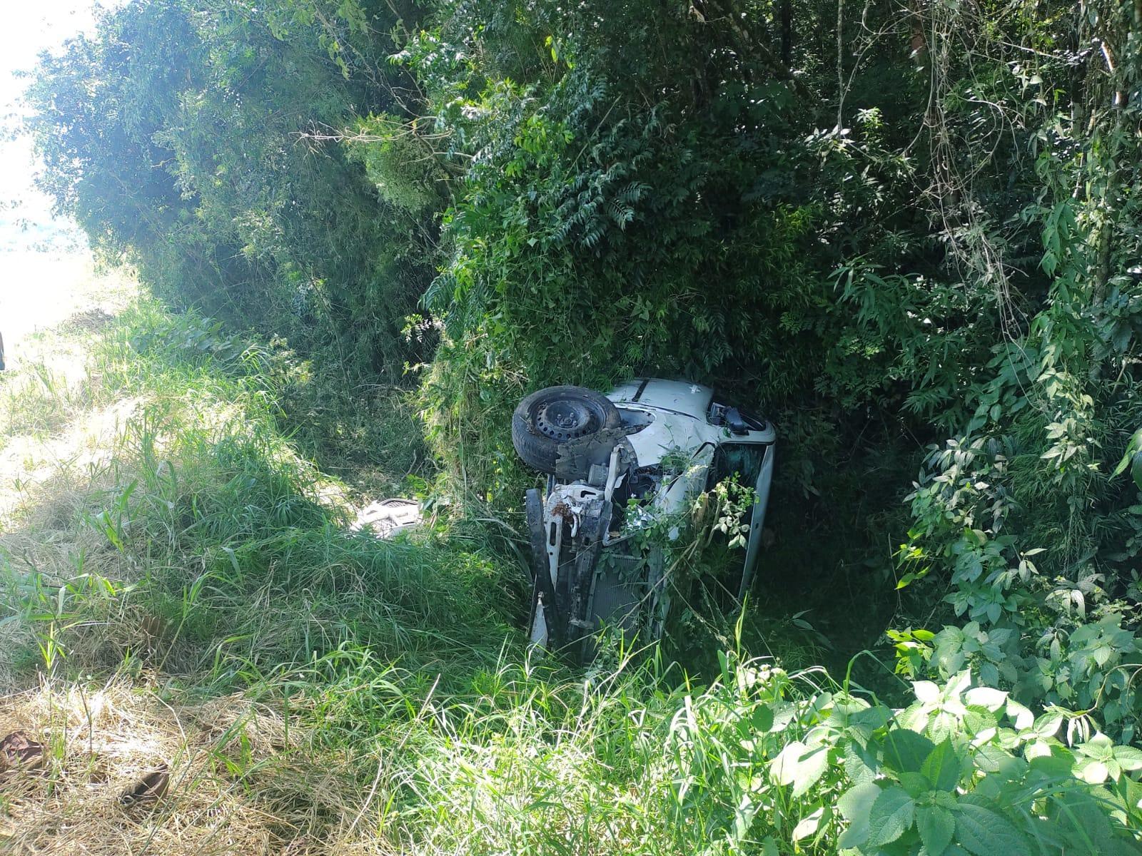 Condutora passa mal e capota veículo em Rio Antinhas Petrolândia