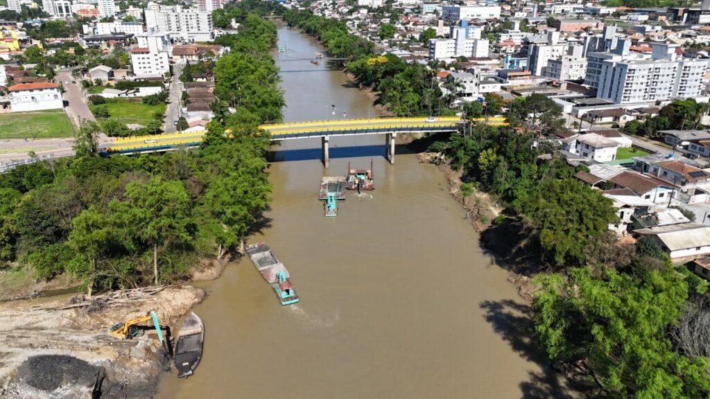 Contrato para desassoreamento do Rio Itajaí-Açu encerra com obra inacabada