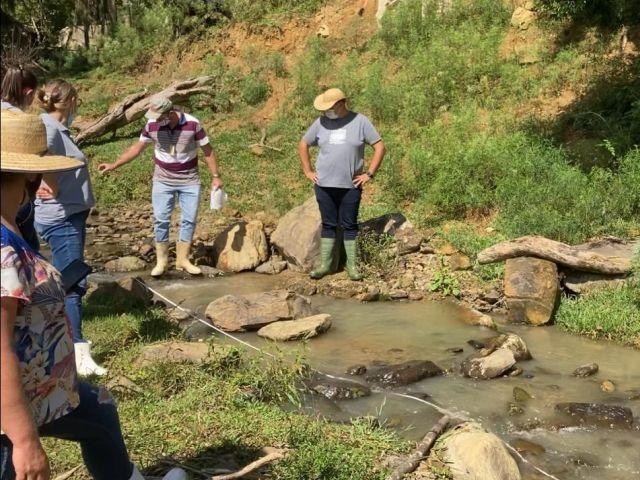 Controle do borrachudo une Epagri, prefeitura e a população de Leoberto Leal 