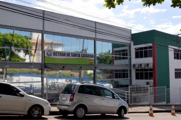 Coronavírus em SC: Detran retoma atendimento presencial a partir de 4 de maio