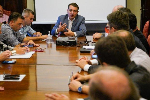 Coronavírus em SC: Governo restringe eventos e suspende visitas nos presídios e aulas 
