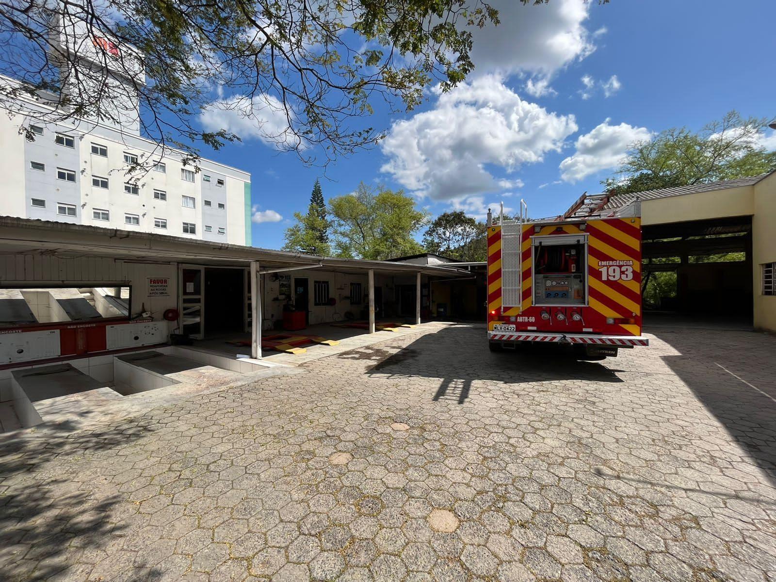Corpo de Bombeiros de Ituporanga controla chamas e evita incêndio de grandes proporções 