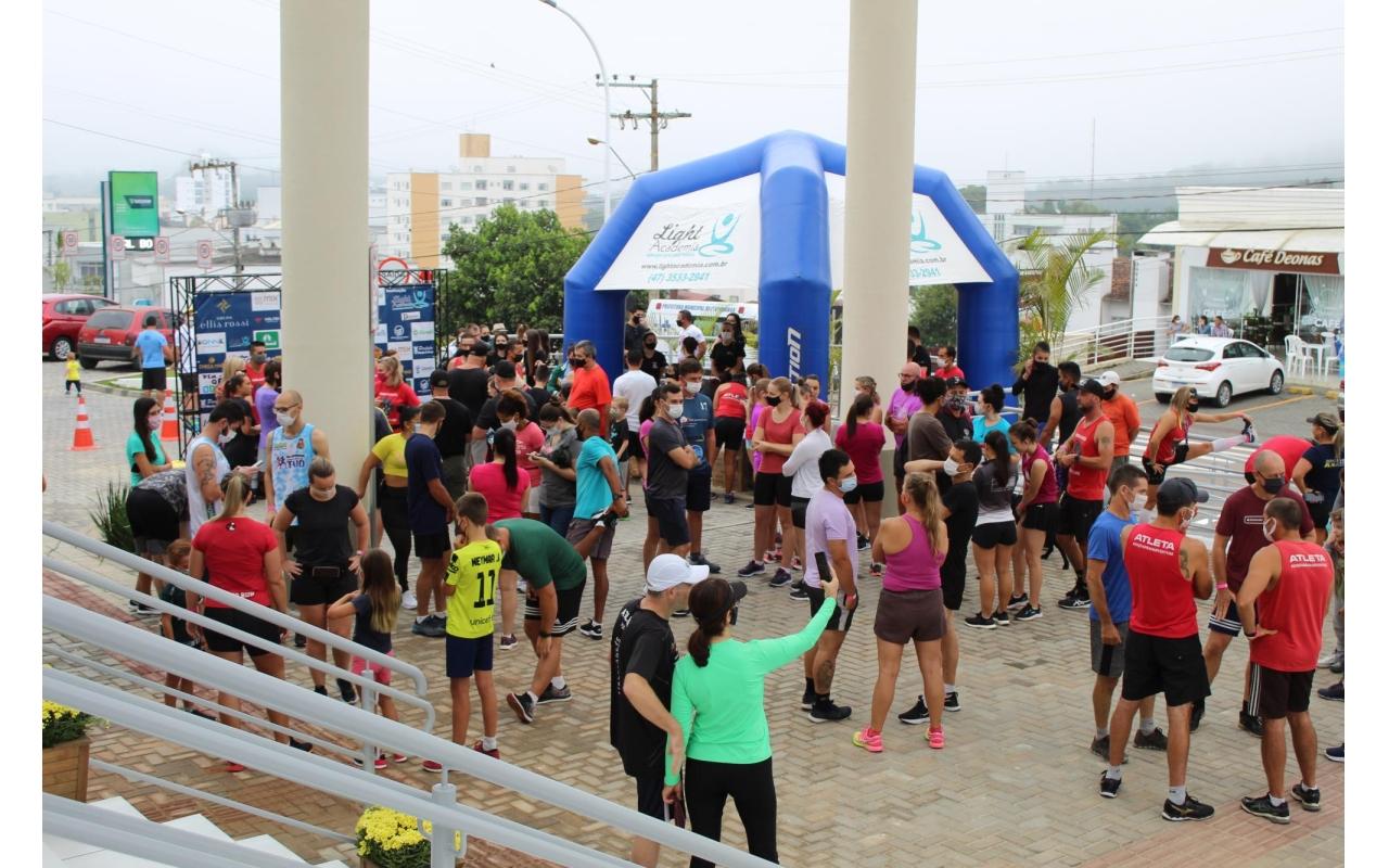 Corrida e Caminhada pela Vida reúne mais de 200 atletas e arrecada mais de uma tonelada de alimentos