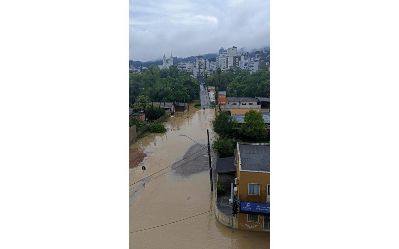 Cota de inundação em Rio do Sul sobe para 12 metros