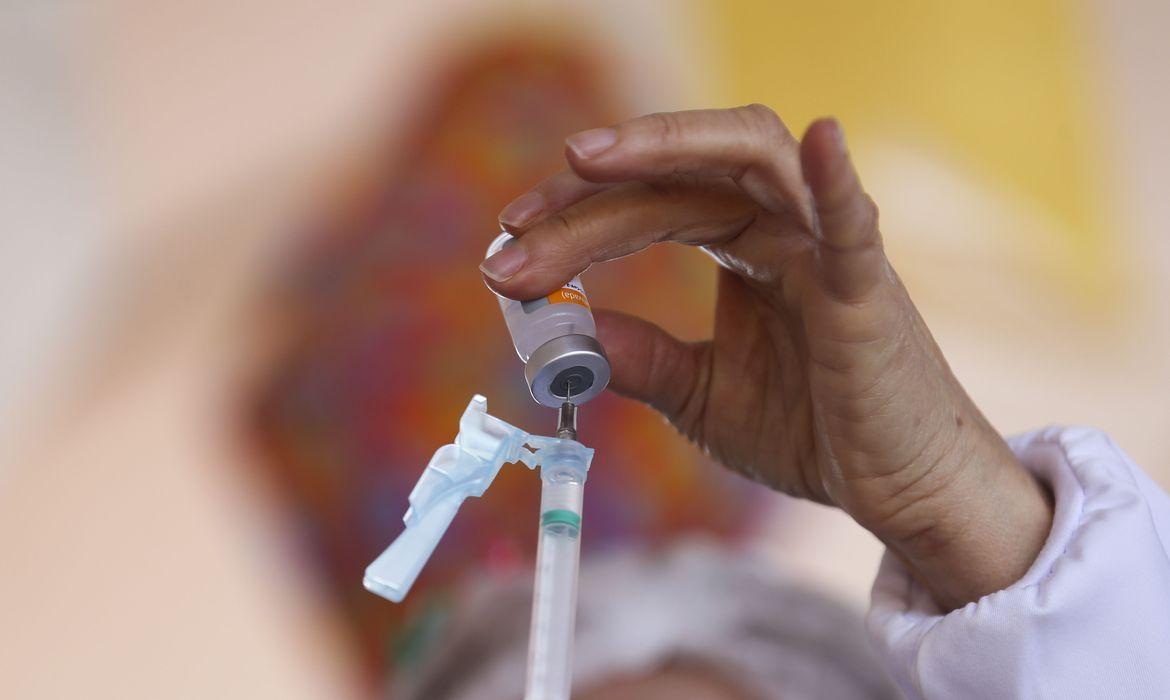 Covid-19: Ituporanga aplica dose de reforço em idosos