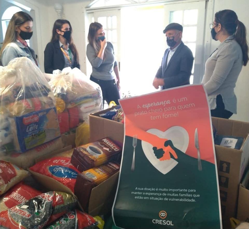 Cresol faz doação de cerca de 250 quilos de alimentos para atender famílias carentes de Ituporanga 