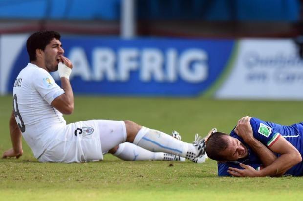 Suárez pega pena de nove jogos e quatro meses longe do futebol