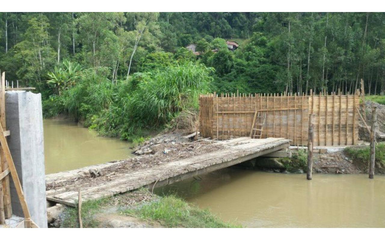 ITUPORANGA: Demora na conclusão de pontes gera indignação de moradores do interior do município
