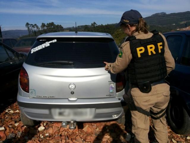 PRF recupera veículo furtado em Rio do Sul