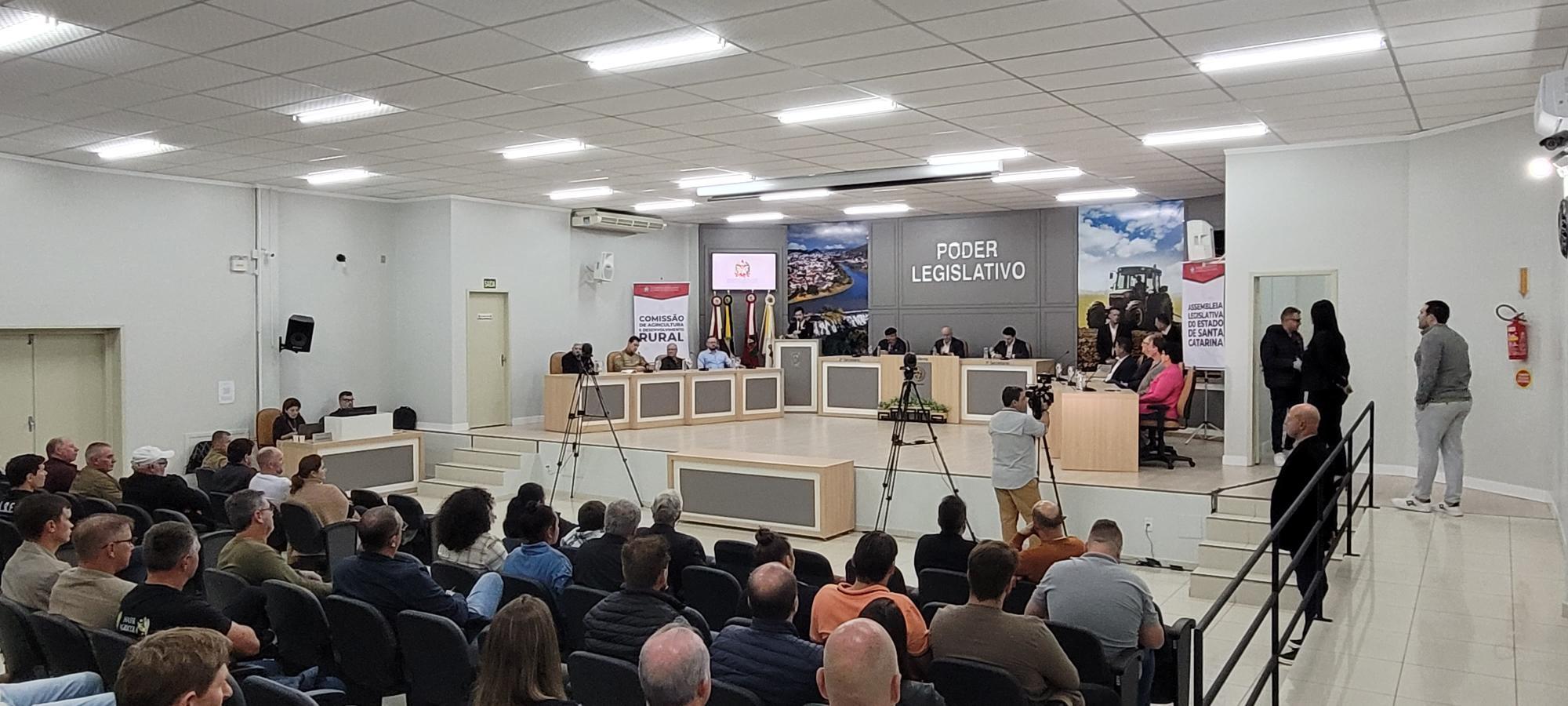 Debate sobre a circulação de máquinas agrícolas em rodovias chega a Ituporanga