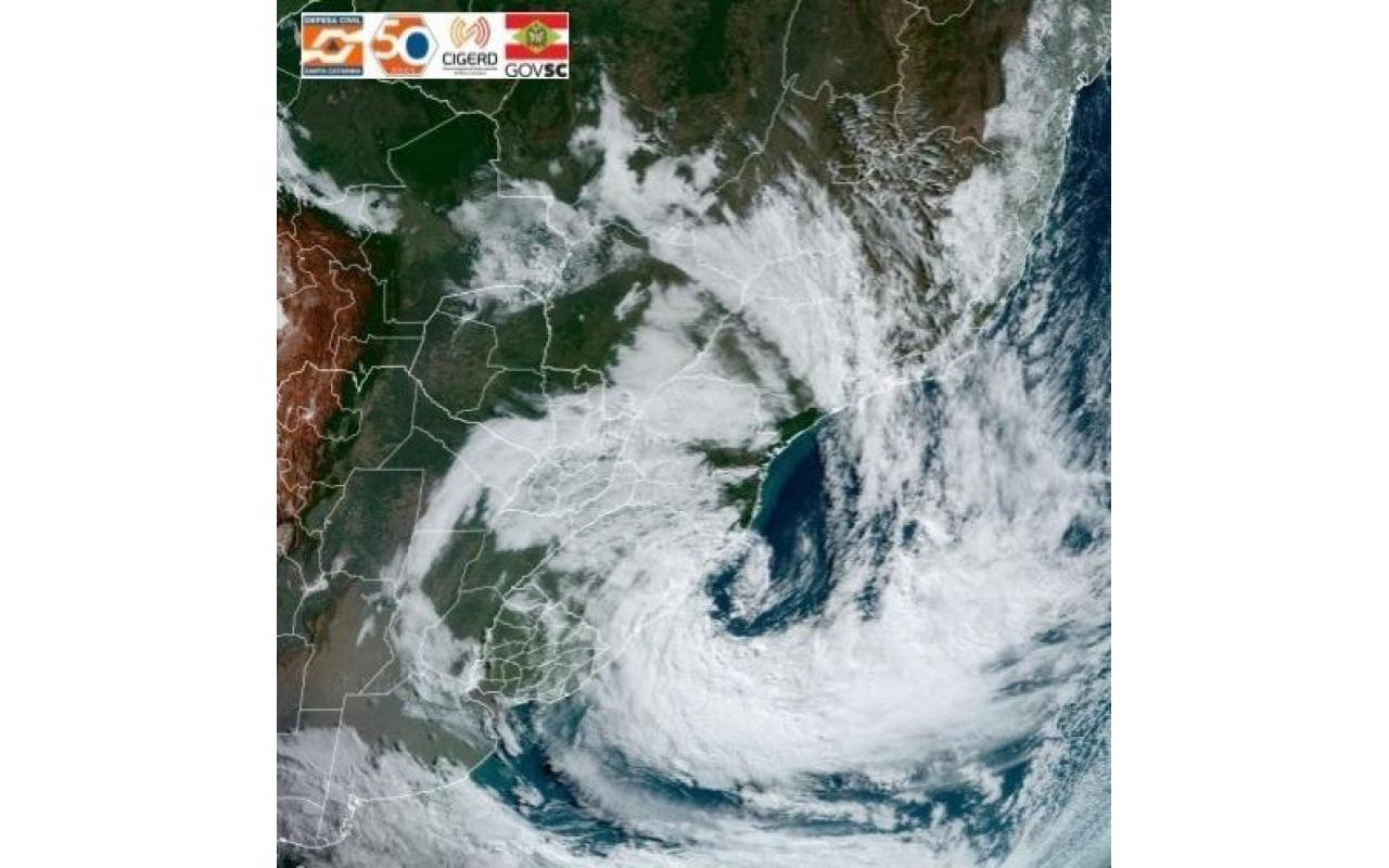 Defesa Civil alerta: Chuva intensa nesta terça (11) e ciclone a partir de quarta (12)