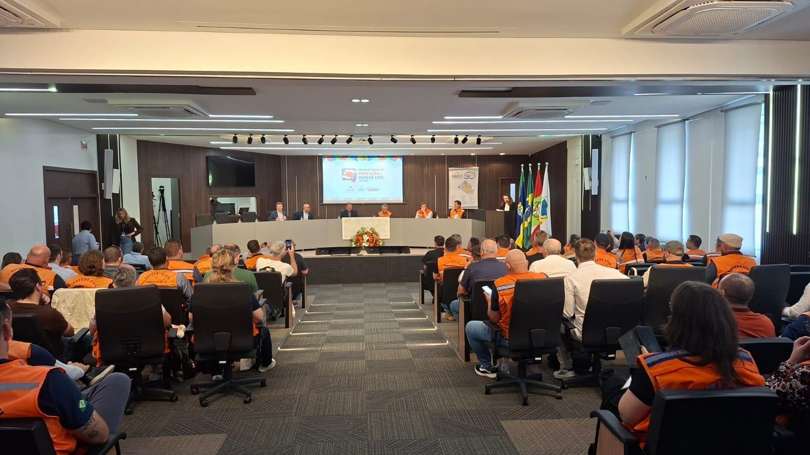 Defesa Civil anuncia investimento de R$ 250 milhões em limpeza e desassoreamento de rios em Santa Catarina