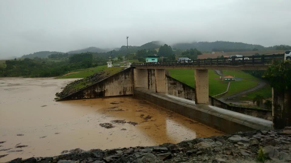 Defesa civil fecha comportas das barragens de Ituporanga e Taió devido às fortes chuvas