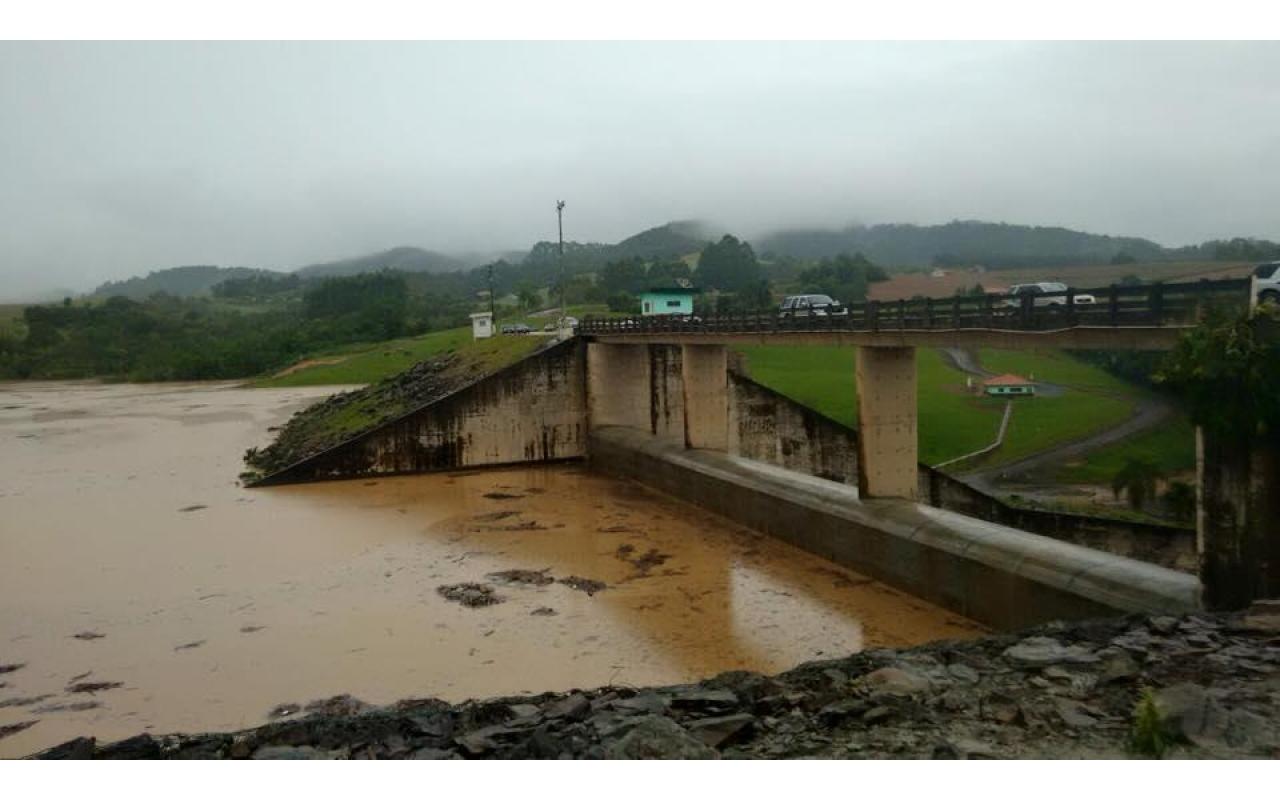 Defesa civil fecha comportas das barragens de Ituporanga e Taió devido às fortes chuvas