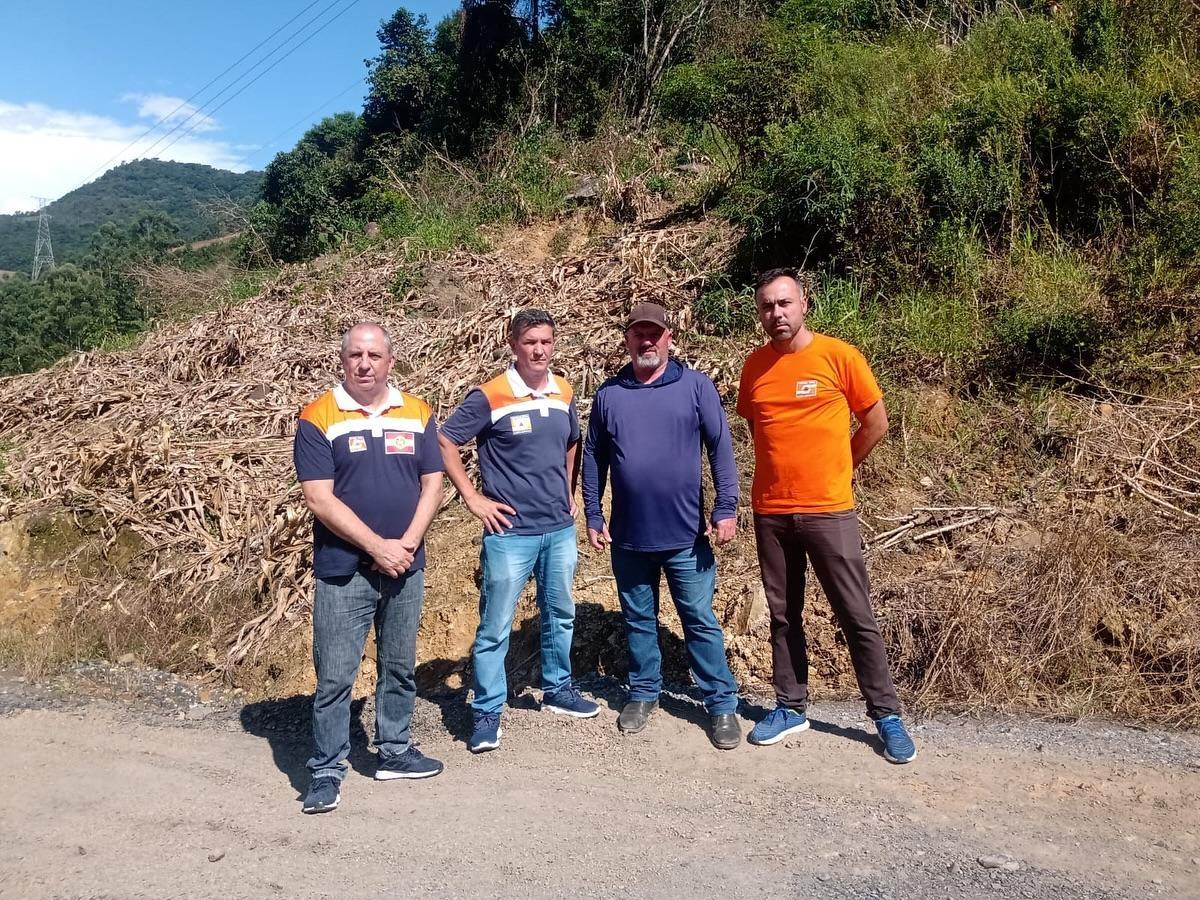 Defesa Civil vistoria barreira em Vidal Ramos