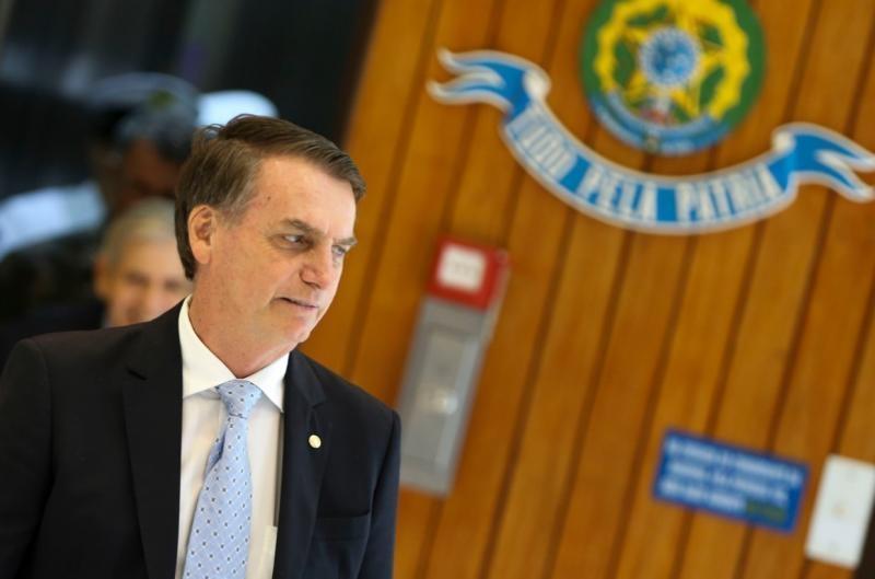 Democracia só existe se as Forças Armadas quiserem, diz Bolsonaro a militares