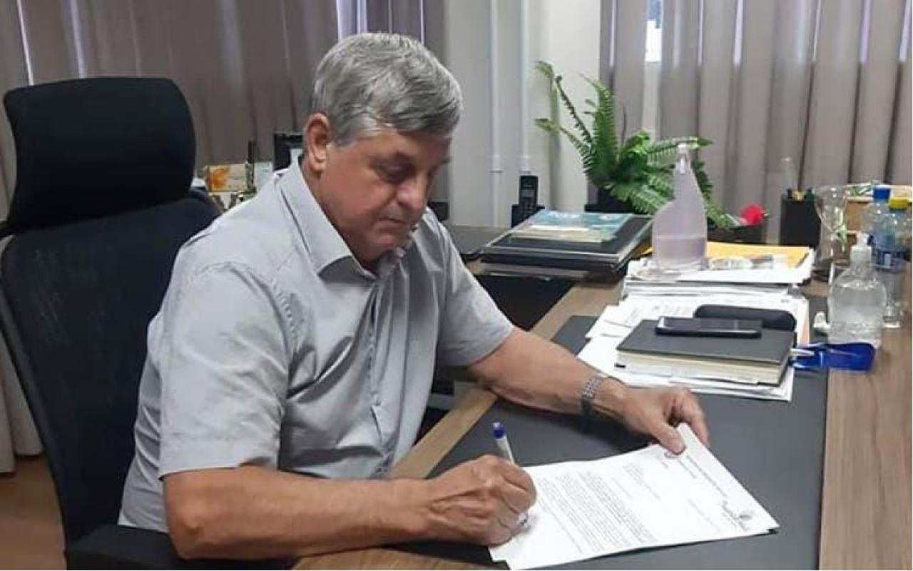Depois da polêmica, prefeito de Presidente Getúlio desiste de reajustar salários dos servidores