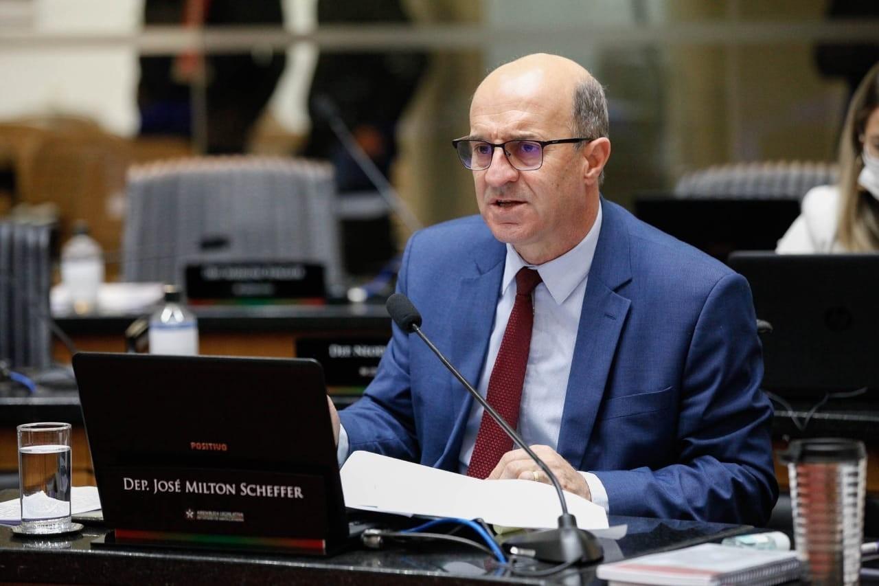 Deputado afirma que Santa Catarina perde R$ 400 milhões para a saúde por falta de deputado federal para trazer recurso