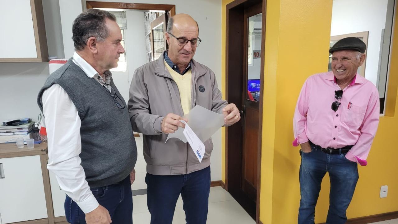 Deputado Estadual Zé Milton Scheffer cumpre agenda na região da cebola neste feriado