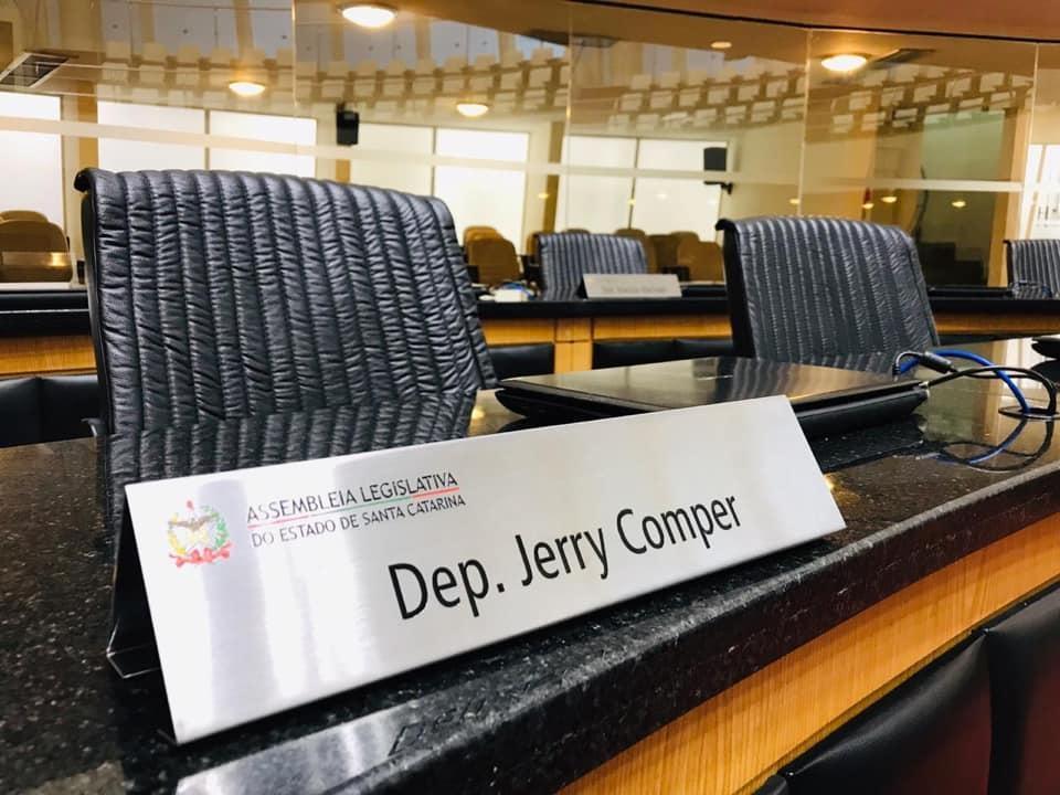 Deputado Jerry Comper (MDB) assume pela primeira vez uma vaga na Assembleia Legislativa