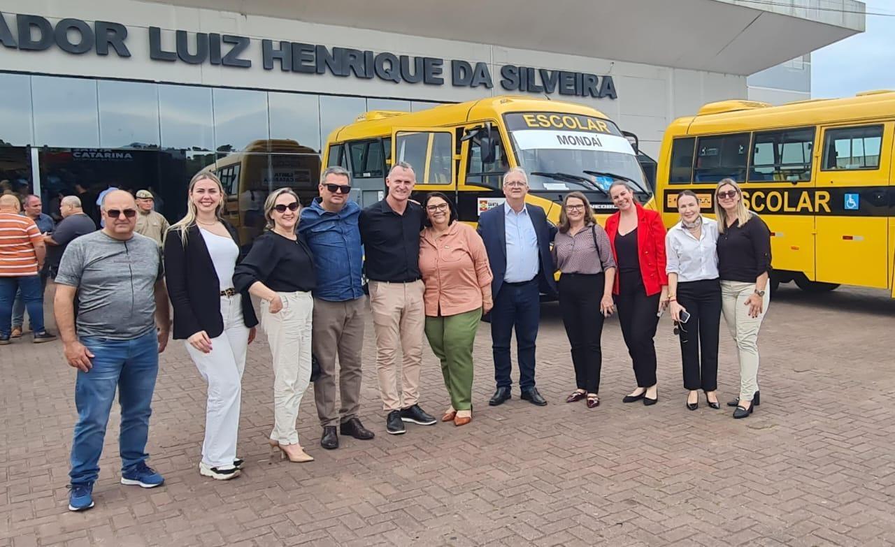 Deputado Maurício Eskudlark pede ao Estado inclusão de 23 municípios do Alto Vale em programa de ônibus escolares