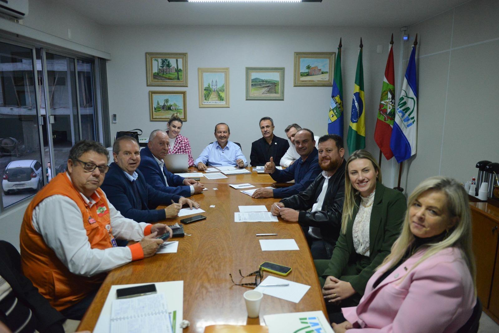 Deputado Oscar Gutz avalia de forma positiva encontro entre governador e prefeitos do Alto Vale