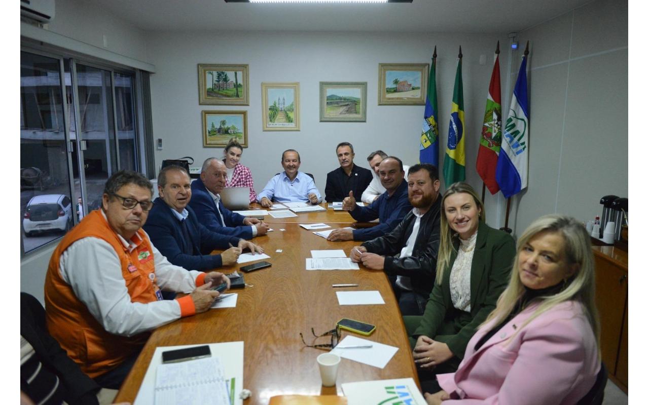 Deputado Oscar Gutz avalia de forma positiva encontro entre governador e prefeitos do Alto Vale