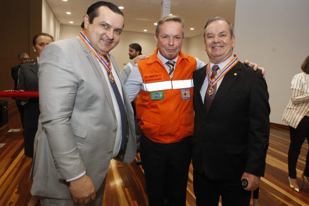 Deputado Peninha é homenageado pela Defesa Civil 