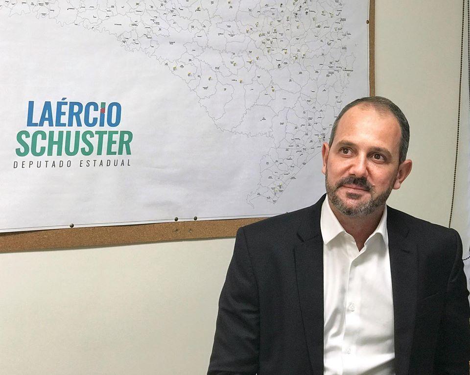 Deputado estadual visita Ituporanga e entrega recursos para hospital e escola