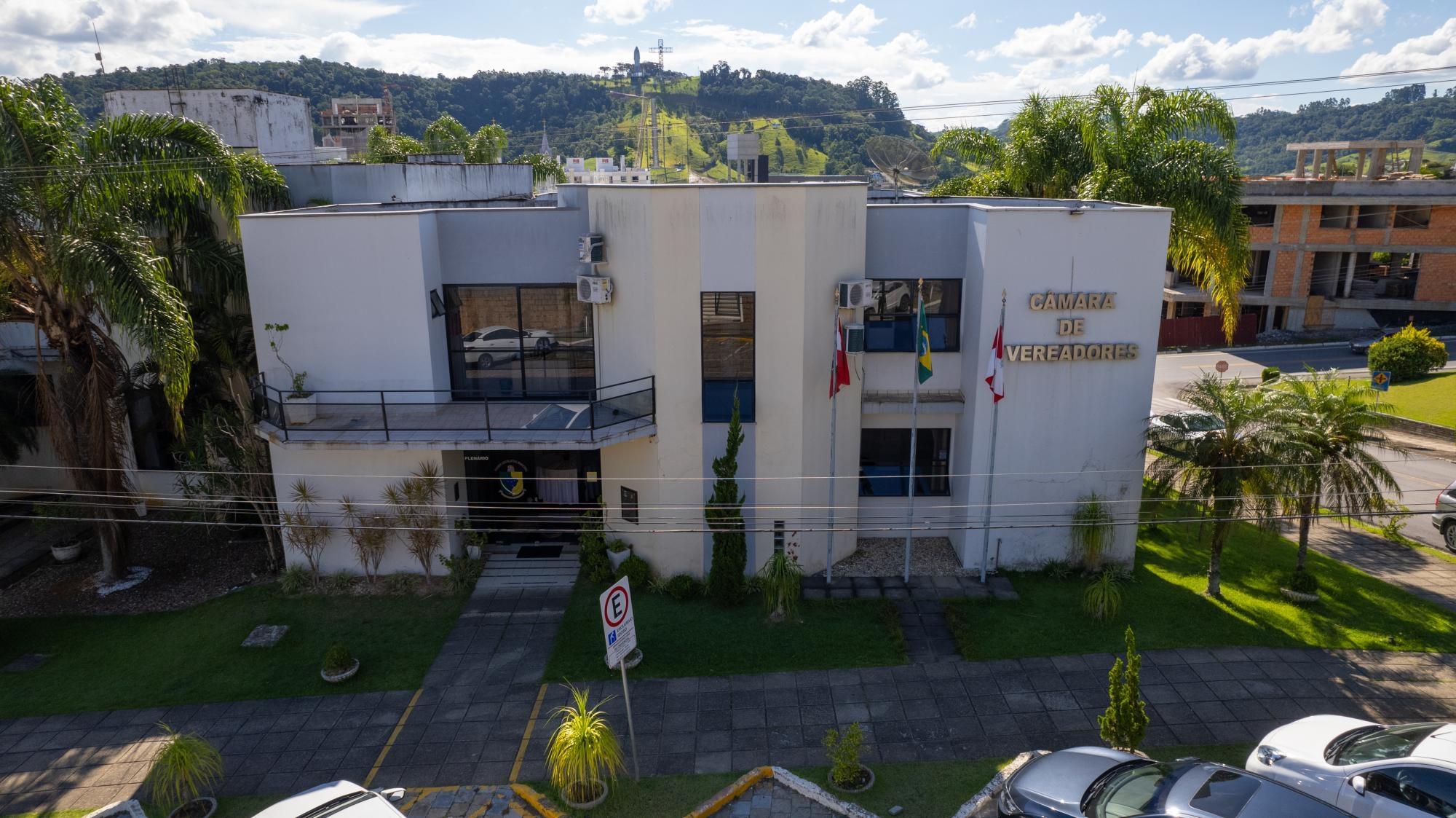 Desembargador derruba lei que impedia vereadores de serem secretários em Ituporanga