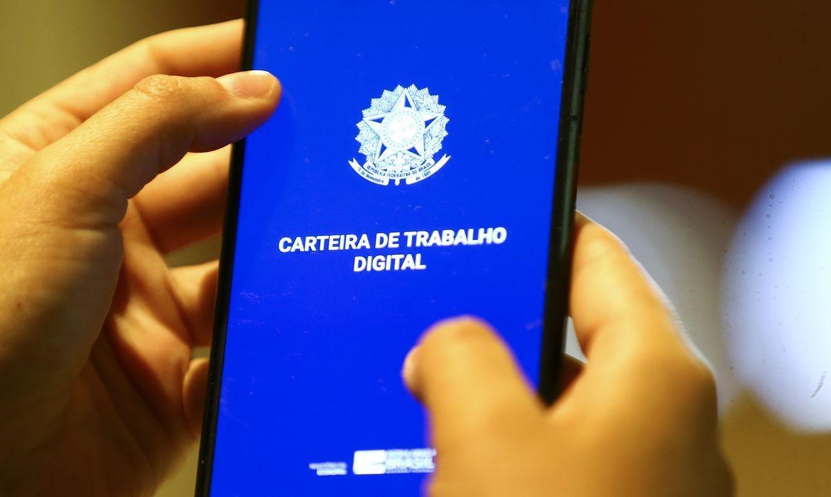 Desemprego cai para 9,8% em maio e atinge 10,6 milhões , diz IBGE