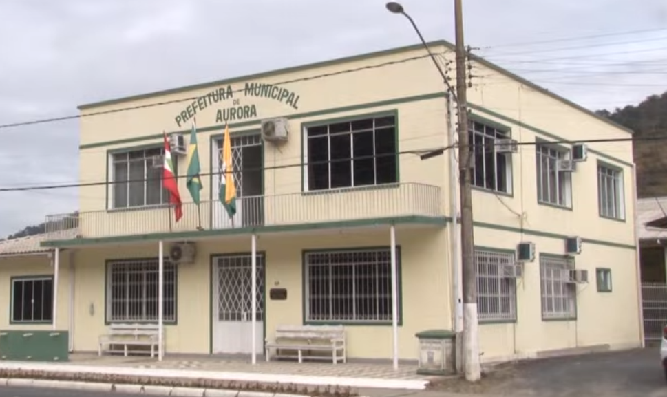 Detonação de pedreira em Aurora deve garantir material para manter estradas do município por mais um ano