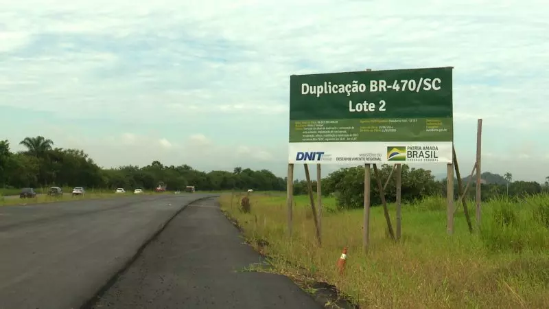 Detonação de rochas interrompe o trânsito na BR-470 em Gaspar 
