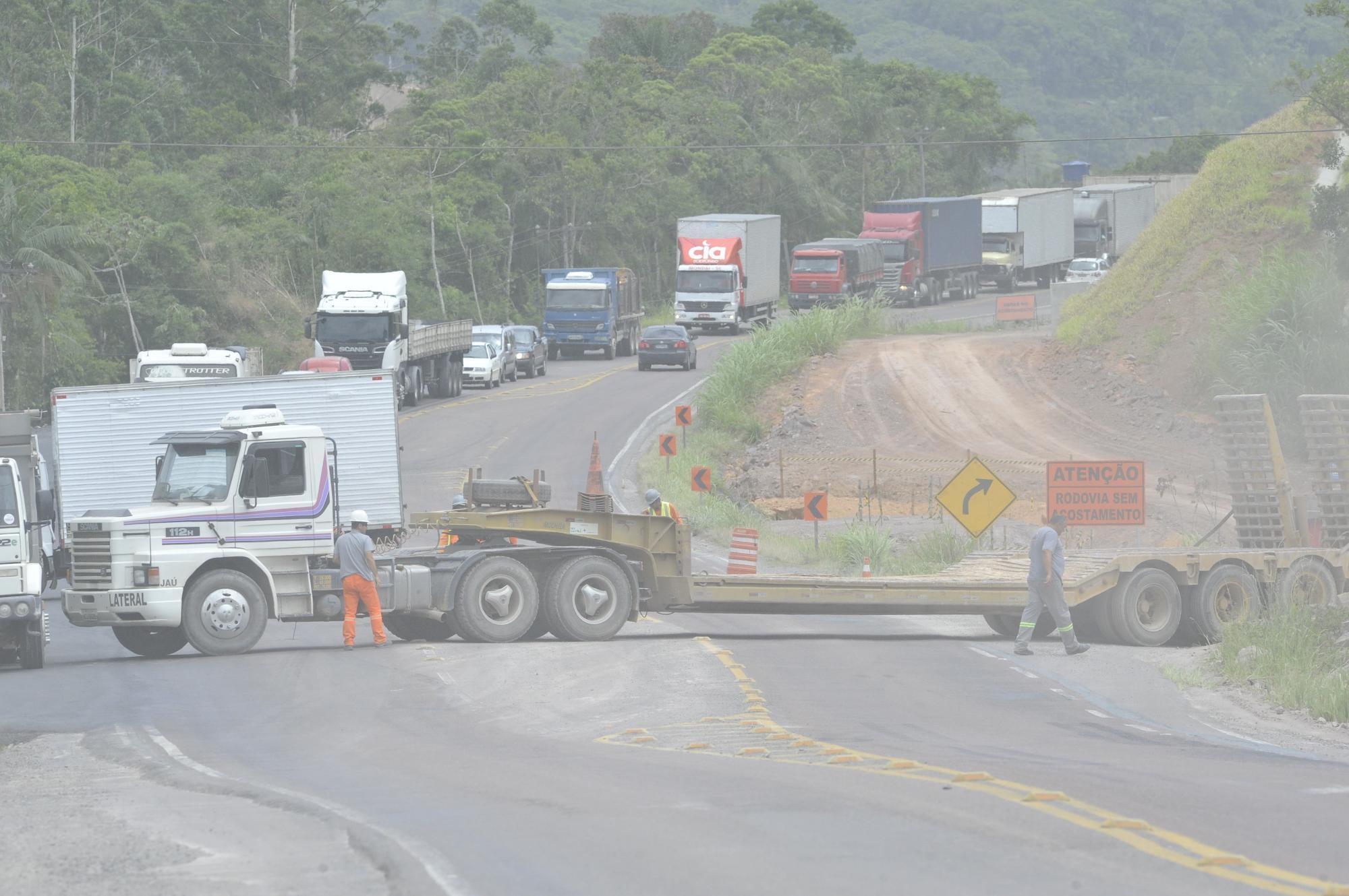 Detonação de rochas na BR 470 em Gaspar acontece nesta quinta-feira (6)