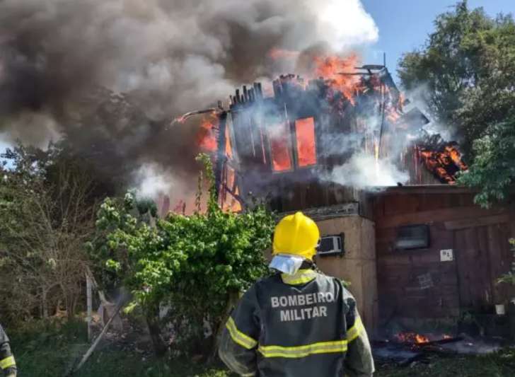 27 animais são resgatados durante incêndio em Rio do Sul