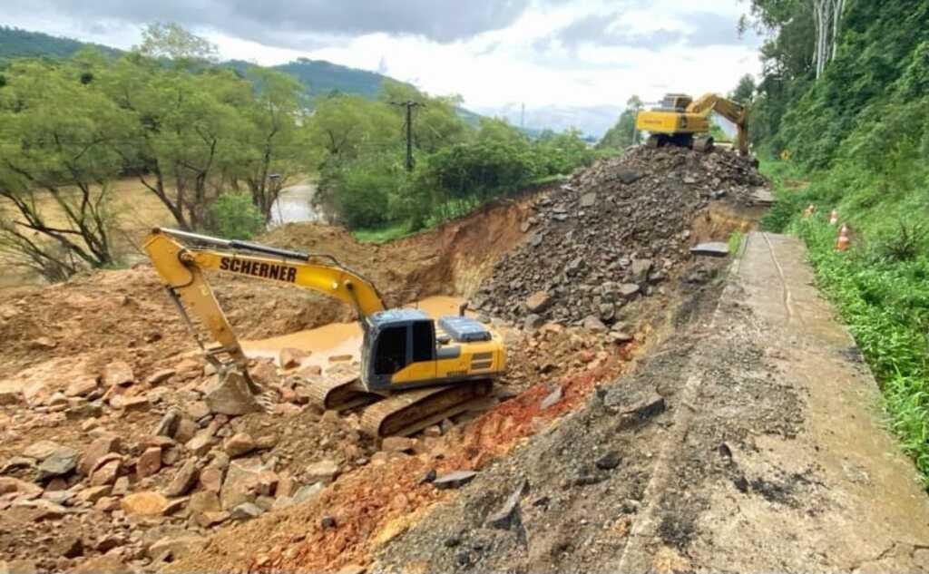 DNIT atua de forma emergencial para reconstruir a BR-470 em Rio do Sul