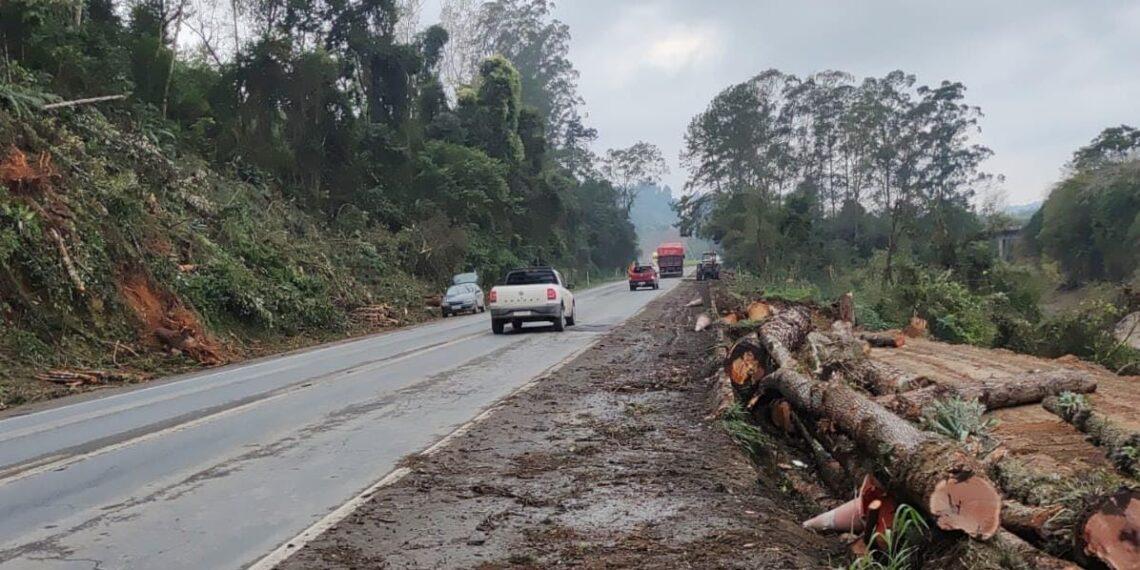 DNIT inicia operação PARE e SIGA na BR-470 em Agronômica para obras de elevação da pista